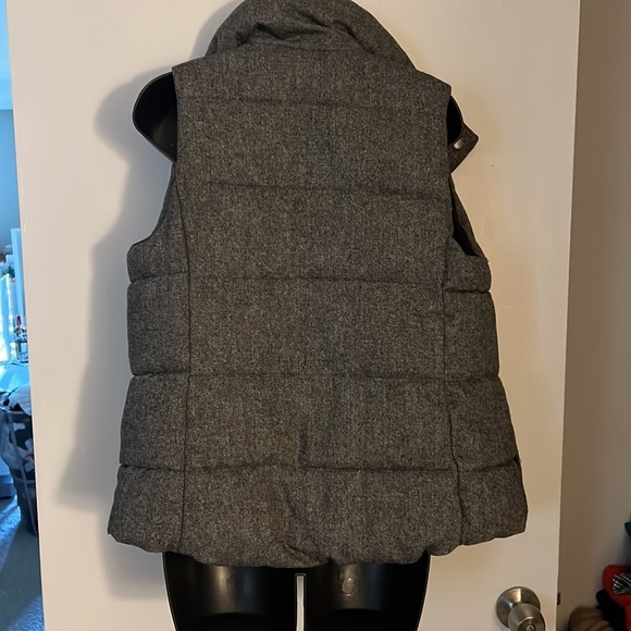 Cozy Fall Puffy Vest 🍁🍂 - Picture 4 of 5